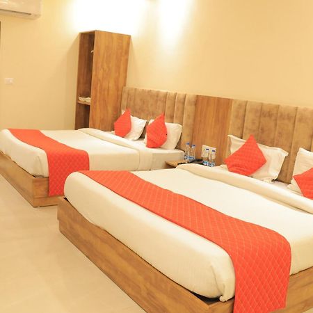 Hampton Hotel - 200 Mt From Golden Temple Amritsar Bagian luar foto