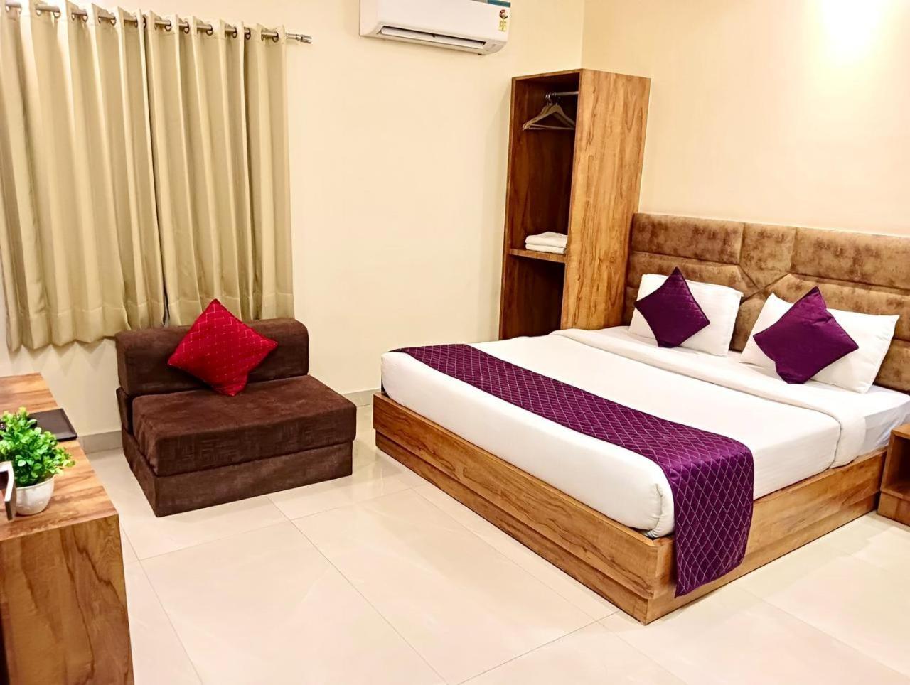 Hampton Hotel - 200 Mt From Golden Temple Amritsar Bagian luar foto