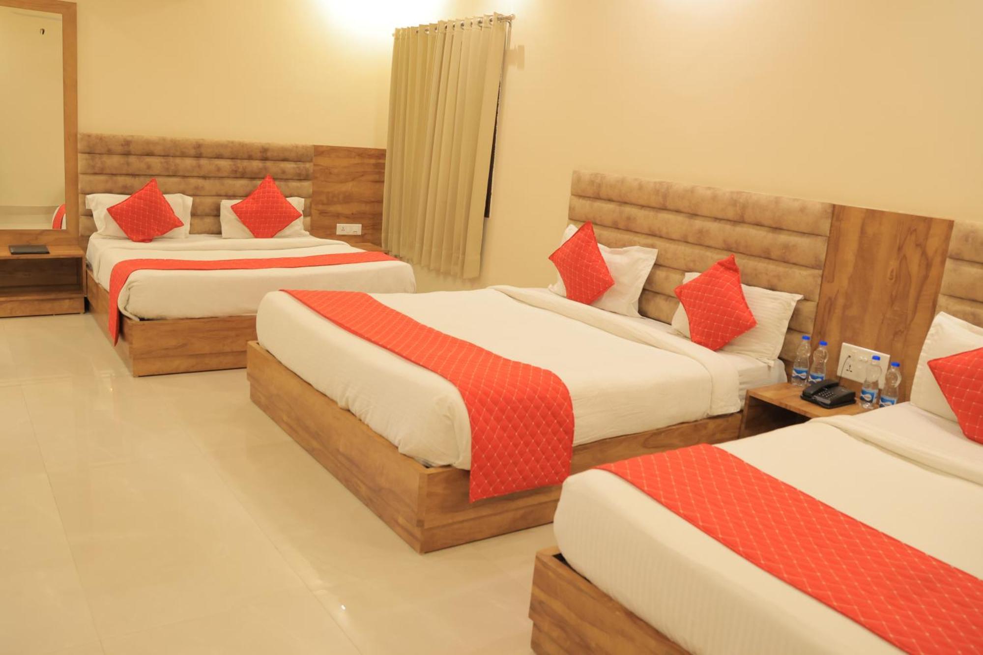 Hampton Hotel - 200 Mt From Golden Temple Amritsar Bagian luar foto